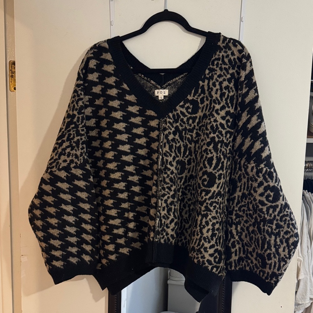 POL Black and Tan V-Neck Women's Sweater